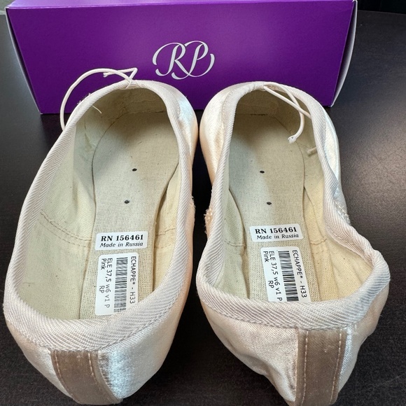 Russian Pointe Echappe Pointe Shoes - Plume Shank - Picture 5 of 5